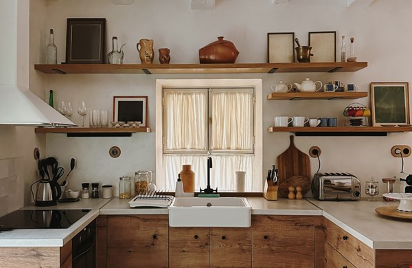 Hoe richt je een kleine landelijke keuken in?